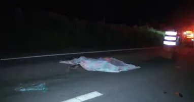 O motociclista colidiu de frente com o ônibus e morreu na BR-010