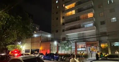 Registros mostram moradores de prédios abandonando apartamentos devido ao tremor em Belém.