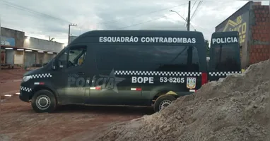 O esquadrão antibombas da PM foi acionado para fazer a retirada segura do explosivo