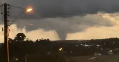 O tornado deixou rastros de destruição na cidade gaúcha