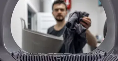 Alguns excessos com produtos podem manchar ou causar outros danos a tecidos e roupas.