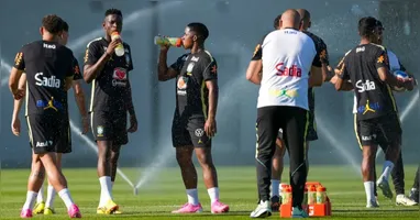 Muitos jogadores estão sofrendo com o calor extremo que faz nos Estados Unidos durante a Copa do Mundo.