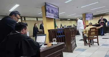 Julgamento do quartyo acusado pela morte do comerciante de açaí começou com depoimentos da viúva da vítima e de policiais militares envolvidos na prisão dos suspeitos.