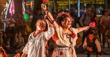 Espetáculo “Uma Mulher Vestida de Sol” retorna ao repertório do Grupo Grial com leitura contemporânea sobre violência estrutural e relações de poder.