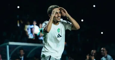 Matheus Gonçalves chamou atenção ao dançar funk durante festa de título do Al-Ahli, na Arábia Saudita.