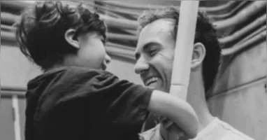 Daniel Coleman homenageou o filho Isaac com fotos, vídeos e uma mensagem emocionante nas redes sociais.