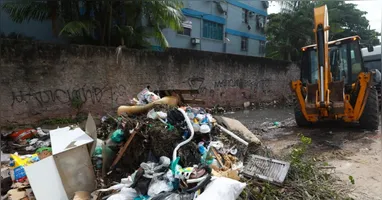 Operação de limpeza da Prefeitura de Belém busca eliminar pontos de descarte irregular de lixo e revitalizar áreas urbanas da capital.