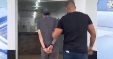 Homem foi preso em flagrante no distrito de Quatro Bocas, em Tomé-Açu, após ameaçar a ex-companheira e deixar marcas de sangue na janela da casa da vítima.