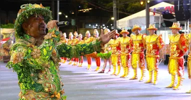 Dezesseis grupos disputaram o título municipal na Praça Waldemar Henrique; apuração das notas será realizada nesta terça-feira (30).