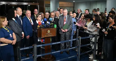 Senado acelera as discussões sobre a proposta de emenda à Constituição que altera a jornada de trabalho no país.