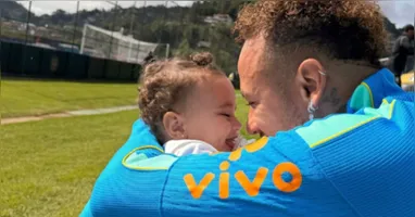 Neymar celebrou o primeiro aniversário da filha Mel nas redes sociais durante a disputa da Copa do Mundo.