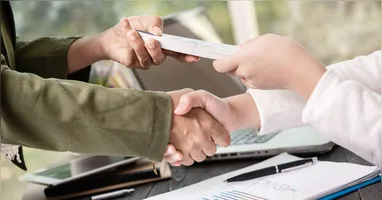 Mudanças no Crédito do Trabalhador permitem o uso de parte da rescisão e do FGTS para quitar empréstimos consignados.