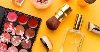 Anvisa determinou a suspensão da venda e do uso de diversos cosméticos irregulares.