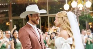 Gustavo Tubarão e Jade Sales durante o casamento; votos do influenciador repercutiram nas redes sociais.