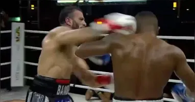 Conforme os rounds foram avançando, Bambam foi melhorando e aproveitou o cansaço de Davi Brito.