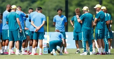 Além de não se prender a um único esquema tático, Ancelotti precisou lidar com diversos desfalques e teve pouco tempo para observar o elenco de perto.
