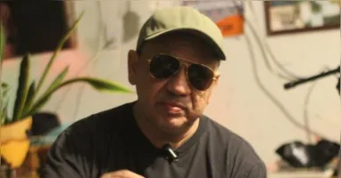 o DJ paraense Júnior Almeida decidiu colocar uma parte de sua coleção de discos de brega à venda para custear o tratamento de catarata.