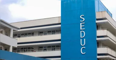 Os candidatos devem estar regularmente matriculados em cursos de ensino superior de Licenciatura, Bacharelado e Tecnólogos (nível superior), credenciados pelo Ministério da Educação (MEC), para atuação nas unidades escolares da rede pública estadual, Diretorias Regionais de Ensino (DREs) e sede administrativa da Seduc.