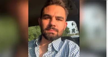 De acordo com as informações iniciais, uma substância oleosa utilizada em motores de aeronaves foi despejada sobre Gustavo durante o ritual.