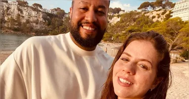 No bate-papo exclusivo, a jornalista explicou que a gestação não foi planejada, surgindo como uma surpresa abençoada em sua vida e na do marido, o cineasta Bruno Monteiro.