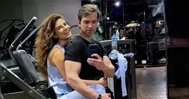 Paula Fernandes e Daniel Pereira assumiram publicamente o relacionamento em maio deste ano. Na época, a cantora afirmou que vivia uma fase especial e que preferia conduzir o romance de forma leve e sem pressa.