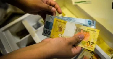 Pacote do governo federal mira reduzir o endividamento das famílias com renegociação de dívidas, crédito mais barato e uso do FGTS como alternativa de alívio financeiro.