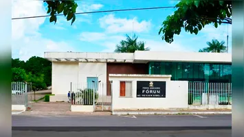 Conciliadores e representantes do Município analisam processos de execução fiscal em busca de acordos com cidadãos.