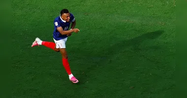 A França entra em campo contra o Paraguai a partir das 18h.