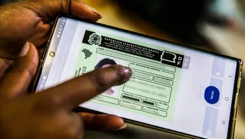 Descubra como obter a Carteira Nacional de Habilitação gratuitamente em 2026 através do programa CNH Social e quem pode se inscrever.