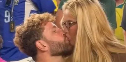 Karoline Lima e Léo Pereira anunciam noivado.