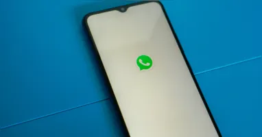 O chamado "modo invisível" no WhatsApp não é um botão único, mas um conjunto de ajustes que permite ocultar status online, última conexão e confirmações de leitura.