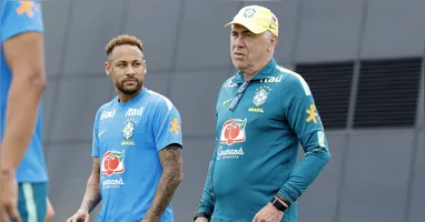 Neymar vai começar novamente no banco, mas deve ganhar mais minutos do que contra a Escócia