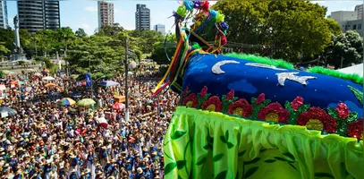 A concentração inicia às 9h com show da Roda Cantada, na Praça da República.