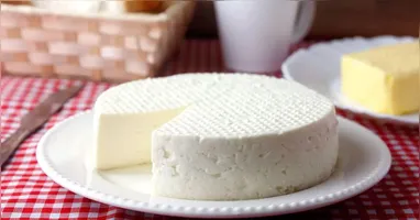 A escolha do tipo de queijo e a quantidade consumida são fatores importantes.
