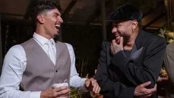 Neymar pediu desculpas a Gabriel Medina por seu traje inusitado no casamento. Confira a história e os detalhes do evento