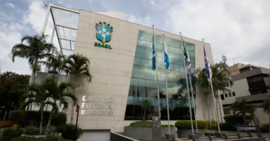 Em meio ao desgaste de Samir Xaud, Francisco Mendes reforça contatos com federações e alimenta as articulações que podem definir o futuro da presidência da entidade.