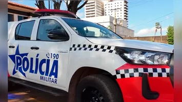 Policiais do Batalhão de Missões Especiais (BME) isolam área de mata na Vila do Rato após confronto armado durante a tarde.