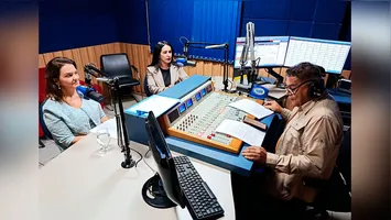 Promotoras Maiana Queiroz e Lilia Freire alertam que mais de 14 mil moradores de Marabá têm direito à Tarifa Social, mas ainda não estão cadastrados.