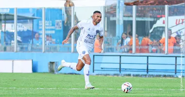 Luciano Taboca entrou com muita agressividade pelo lado esquerdo e pisando na área, principalmente nas bolas paradas, quando marcou o gol