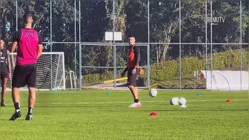 Zé Ivaldo durante treinamento do Remo na intertemporada antes de retorno à Série A