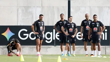 A Seleção Brasileira se prepara intensamente para a Copa do Mundo.