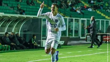 Juninho brilha no Paysandu com quatro gols na Série C