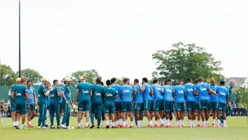 Carlo Ancelotti completa 67 anos e recebe homenagens da Seleção Brasileira.