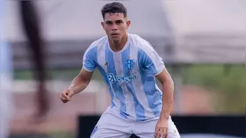 Pedro Henrique se destaca no Paysandu, mas enfrenta um desafio: 12 cartões em 19 jogos.