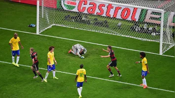 Embalada pelo título da Copa das Confederações de 2013 e comandada por Luiz Felipe Scolari, a equipe iniciou a competição cercada de confiança, mas...