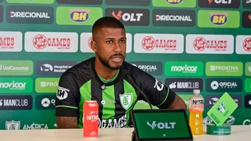 O Paysandu busca reforços após fracasso na negociação com Emerson Santos.