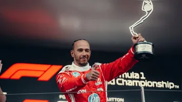 Lewis Hamilton conquistou sua primeira vitória pela Ferrari no GP da Espanha.