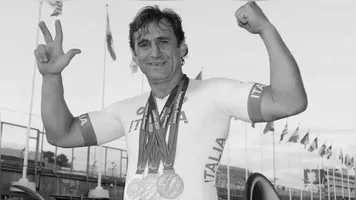 Morreu nesta sexta-feira (01) Alessandro Zanardi, ex- piloto de F1, bicampeão  da CART e medalhista de ouro do ciclismo paralímpico, aos 59 anos.