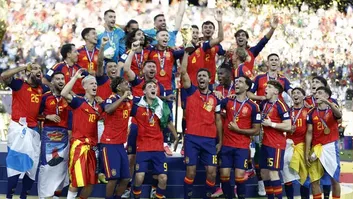 Seleção espanhola celebra o título mundial pela segunda vez, vencendo a Argentina nos EUA