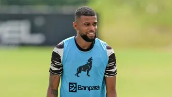 Zagueiro Castro é reintegrado após punição.